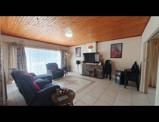 3 BEDROOM FREEHOLD FOR SALE IN RISANA